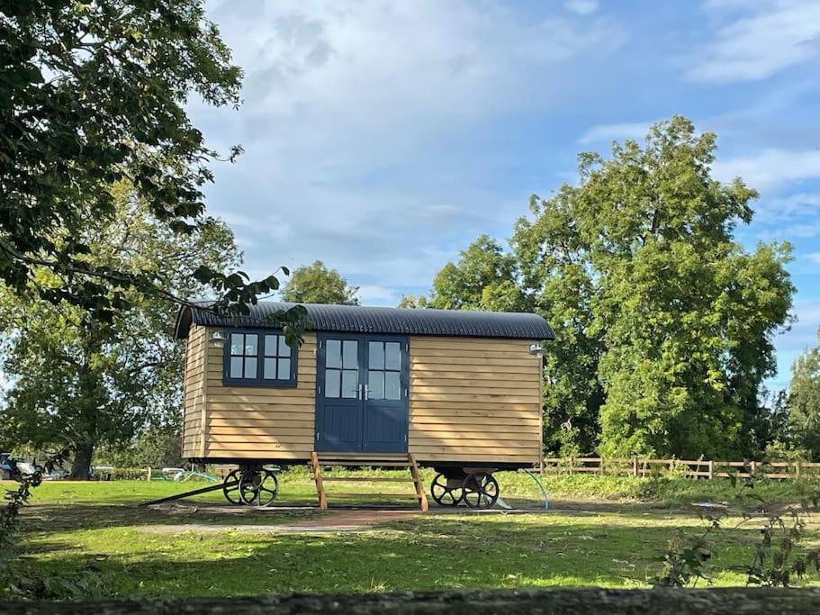 Toadland Shepherd Huts 杜伦 外观 照片