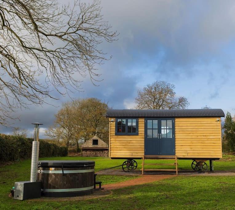 Toadland Shepherd Huts 杜伦 外观 照片